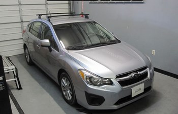 Багажник Thule WingBar Black на аэродинамических дугах для Subaru Impreza - ОбвесКарРу VIN: 961200-753-3068. 
