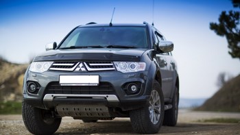 Дефлектор капота EGR темный для Mitsubishi Pajero Sport - ОбвесКарРу VIN: 026181. 