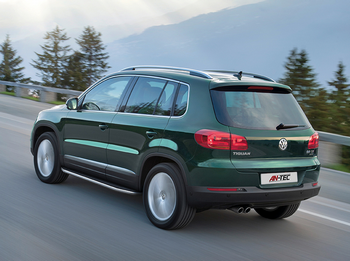 Пороги алюминиевые с черным кантом для Volkswagen Tiguan - ОбвесКарРу VIN: A173ALB. 