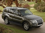 Пороги алюминиевые с черным кантом для Mitsubishi Pajero IV