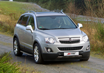 Пороги алюминиевые с черным кантом для Opel Antara