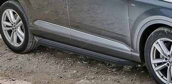 Пороги алюминиевые с черным кантом для Audi Q7 (2005-2015) - ОбвесКарРу VIN: A193ALB. 