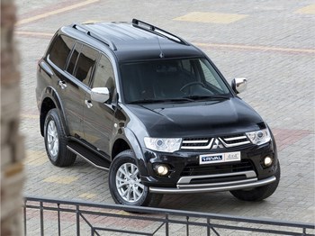 Пороги алюминиевые с нержавеющим кантом для Mitsubishi Pajero Sport - ОбвесКарРу VIN: A173ALP. 