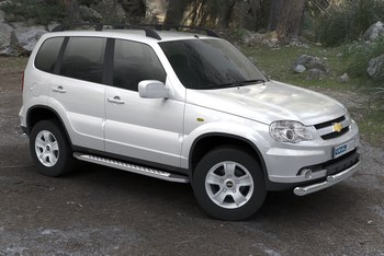 Пороги алюминиевые с нержавеющим кантом для Chevrolet Niva (2009-н.в.) - ОбвесКарРу VIN: B160AL. 