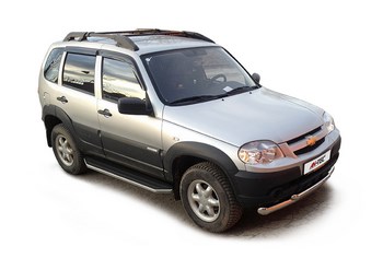 Пороги алюминиевые с нержавеющим кантом для Chevrolet Niva (2009-н.в.) - ОбвесКарРу VIN: A160ALP. 