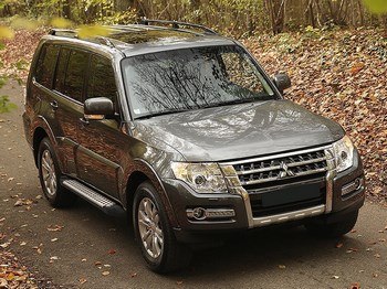 Пороги алюминиевые с пластиковыми накладками для Mitsubishi Pajero IV - ОбвесКарРу VIN: D173AL. 