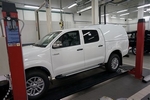 Пороги алюминиевые (Sapphire Silver) для Toyota HiLux