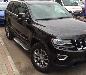 Пороги алюминиевые (Sapphire Silver) для Jeep Gr. Cherokee (кроме SRT) - ОбвесКарРу VIN: JECH.51.1320. 
