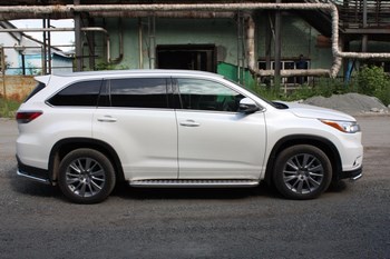 Пороги AllEst - труба 60,3 мм с площадкой из алюминия для Toyota Highlander - ОбвесКарРу VIN: HIGHL-14.04. 