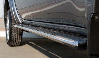 Пороги труба D120хD60 овал с проступью RUSSTAL для Mitsubishi L200 - ОбвесКарРу VIN: MLO-002041. 