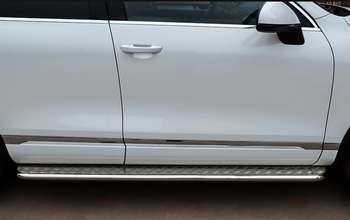 Пороги труба D42 с листом RUSSTAL для Volkswagen Touareg - ОбвесКарРу VIN: VTT-001070. 