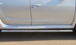 Пороги труба D75хD42 овал с проступью RUSSTAL для Nissan Terrano