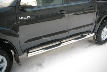 Пороги труба D76 с накладками (вариант 3) RUSSTAL для Toyota Hilux - ОбвесКарРу VIN: TLT-0000083. 