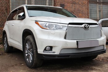 Решетка радиатора ProtectGrille Premium нижняя для Toyota Highlander (2013-2016 Хром) - ОбвесКарРу VIN: TOYHIG14.PREMIUM.top.chro. 