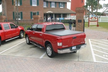 Трехсекционная виниловая крышка кузова для Toyota Tundra - ОбвесКарРу VIN: FCTUN6507. 