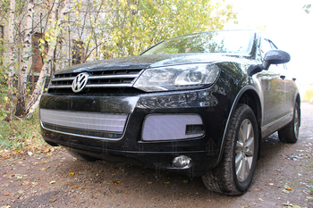 Защитная сетка радиатора ProtectGrille боковые части для Volkswagen Touareg (2010-2014 Хром) - ОбвесКарРу VIN: VWTOUAR10.cor.chrome. 