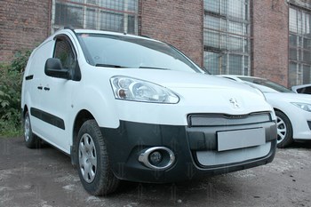 Защитная сетка радиатора ProtectGrille для Peugeot Partner 2 части (2011-н.в. Хром) - ОбвесКарРу VIN: PEUPAR11.chrome. 