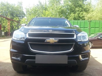 Защитная сетка радиатора ProtectGrille для Chevrolet Trailblazer, 2 части (2013-2015 Черная) - ОбвесКарРу VIN: CHTB13.black. 
