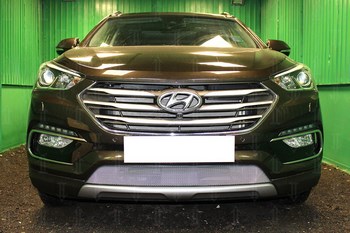 Защитная сетка радиатора ProtectGrille для Hyundai Santa Fe 2 части (2015-н.в. Хром) - ОбвесКарРу VIN: HSF15.chrome. 