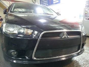 Защитная сетка радиатора ProtectGrille для Mitsubishi Lancer X, 2 части (2011-2015 Черная) - ОбвесКарРу VIN: MITL11.black. 