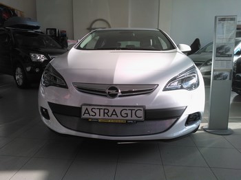 Защитная сетка радиатора ProtectGrille для Opel Astra J GTC (2012-2015 Хром) - ОбвесКарРу VIN: OPAJG.chrome. 