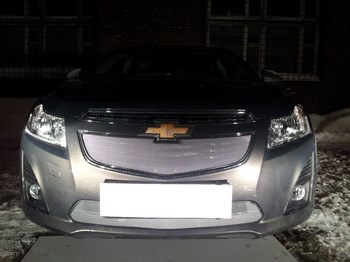 Защитная сетка радиатора ProtectGrille нижняя для Chevrolet Cruze (2013-2015 Хром) - ОбвесКарРу VIN: CHCRUZ13.bot.chrome. 