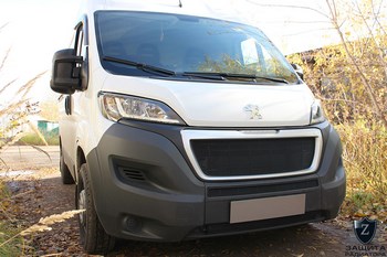 Защитная сетка радиатора ProtectGrille нижняя для Peugeot Boxer (2014-н.в. Черная) - ОбвесКарРу VIN: FDUC14.bot.black. 