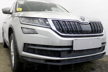 Защитная сетка радиатора ProtectGrille нижняя 2 части для Skoda Kodiaq (2016-н.в. Черная) - ОбвесКарРу VIN: SKKOD.bot.black. 