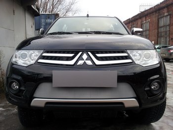 Защитная сетка радиатора ProtectGrille нижняя для Mitsubishi Pajero Sport (2010-2013 Хром) - ОбвесКарРу VIN: MTL200.bot.chrome. 