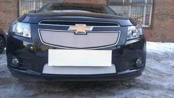 Защитная сетка радиатора ProtectGrille нижняя для Chevrolet Cruze (2009-2013 Хром) - ОбвесКарРу VIN: CHCRUZ09.bot.chrome. 