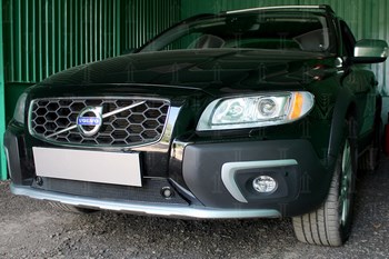 Защитная сетка радиатора ProtectGrille Optimal с парктроником нижняя для Vovlo XC70 (2007-2013 Черная) - ОбвесКарРу VIN: VXC70.07.OPTIMAL.park.bot. 