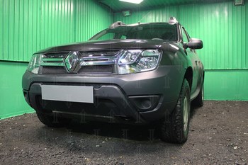 Защитная сетка радиатора ProtectGrille Optimal верхняя для Renault Duster (2015-н.в. Черная) - ОбвесКарРу VIN: RDUS15.OPTIMAL.top.black. 