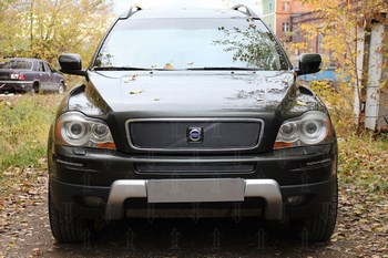 Защитная сетка радиатора ProtectGrille Premium верхняя для Vovlo XC90 (2006-2009 Черная) - ОбвесКарРу VIN: VXC90.06.PREMIUM.top.blac. 
