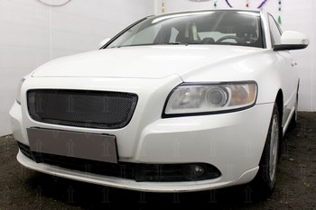 Защитная сетка радиатора ProtectGrille Premium 3D верхняя для Vovlo S40 (2007-2012 Черная) - ОбвесКарРу VIN: VS40.07.PREMIUM.top.black. 