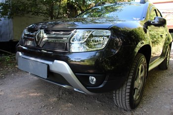 Защитная сетка радиатора ProtectGrille Premium верхняя для Renault Duster (2015-н.в. Черная) - ОбвесКарРу VIN: RDUS15.top.black. 