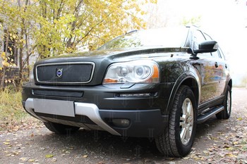 Защитная сетка радиатора ProtectGrille Premium средняя для Vovlo XC90 (2006-2009 Черная) - ОбвесКарРу VIN: VXC90.06.PREMIUM.mid.blac. 