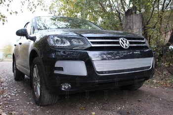 Защитная сетка радиатора ProtectGrille Premium 2 боковые части для Volkswagen Touareg (2010-2014 Хром) - ОбвесКарРу VIN: VWTOUAR10.PREMIUM.cor.chr. 