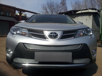 Защитная сетка радиатора ProtectGrille Premium 3 части для Toyota Rav4 (2013-2015 Хром) - ОбвесКарРу VIN: TRAVK13.PREMIUM.chrome. 