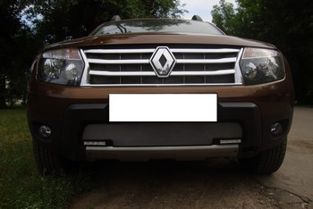 Защитная сетка радиатора ProtectGrille Premium для Renault Duster с вырезом под ДХО (2011-2015 Хром) - ОбвесКарРу VIN: RDUS.DHO.Premium.chrome. 