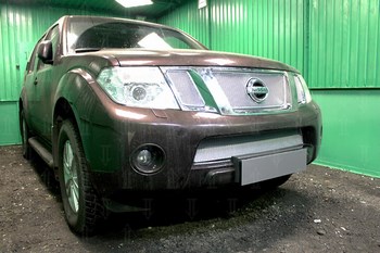 Защитная сетка радиатора ProtectGrille Premium верхняя для Nissan Pathfinder (2011-2014 Хром) - ОбвесКарРу VIN: NPAF11-12.PREMIUM.top.chr. 