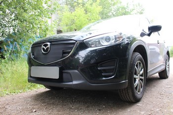 Защитная сетка радиатора ProtectGrille Premium верхняя с парктроником для Mazda CX5 (2012-2014 Черная) - ОбвесКарРу VIN: MАZX5.PREMIUM.black.park. 