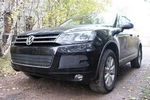 Защитная сетка радиатора ProtectGrille Premium 2 боковые части для Volkswagen Touareg (2010-2014 Черная)