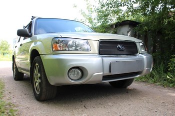 Защитная сетка радиатора ProtectGrille Premium верхняя для Subaru Forester (2004-2008 Черная) - ОбвесКарРу VIN: SUBFOR04.top.black. 