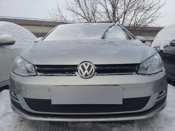 Защитная сетка радиатора ProtectGrille Premium для Volkswagen Golf VII (2012-2015 Черная) - ОбвесКарРу VIN: WGOL.Premium.black. 