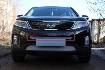 Защитная сетка радиатора ProtectGrille Premium средняя часть для KIA Sorento (2013-2015 Хром) - ОбвесКарРу VIN: KS13.Premium.mid.chrome. 