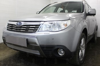 Защитная сетка радиатора ProtectGrille Premium нижняя для Subaru Forester (2008-2011 Хром) - ОбвесКарРу VIN: SUBFOR08.PREMIUM.bot.chro. 