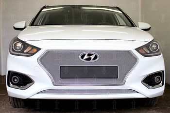 Защитная сетка радиатора ProtectGrille Premium верхняя для Hyundai Solaris (2017-н.в. Хром) - ОбвесКарРу VIN: HSOL17.PREMIUM.top.chrome. 