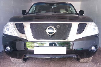 Защитная сетка радиатора ProtectGrille Premium нижняя для Nissan Patrol (2010-2014 Черная) - ОбвесКарРу VIN: NPATR10.PREMIUM.bot1.blac. 