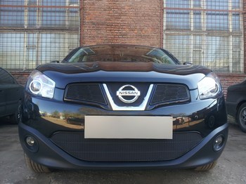 Защитная сетка радиатора ProtectGrille Premium верхняя для Nissan Qashqai, 2 части (2010-2014 Черная) - ОбвесКарРу VIN: NQAS.PREMIUM.top.black. 