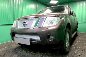 Защитная сетка радиатора ProtectGrille Premium верхняя для Nissan Navara (2010-2015 Хром) - ОбвесКарРу VIN: NPAF11-12.PREMIUM.top.chr. 